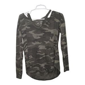 Sweet Romeo Camo Cold Shoulder V-Neck High-Low Top NWT Medium